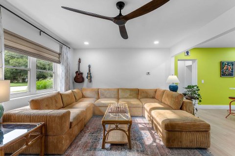 House in Vero Beach, Florida 3 bedrooms, 121.33 sq.m. № 2410743 - photo 6