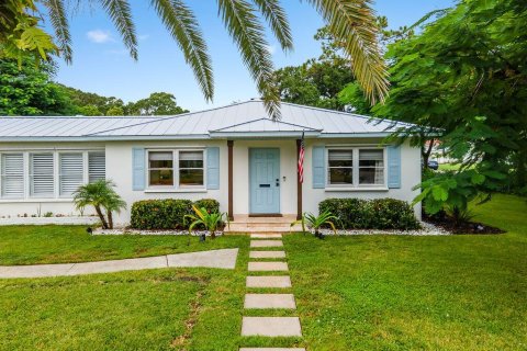 House in Vero Beach, Florida 3 bedrooms, 121.33 sq.m. № 2410743 - photo 3
