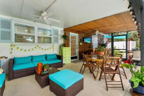 House in Vero Beach, Florida 3 bedrooms, 121.33 sq.m. № 2410743 - photo 24