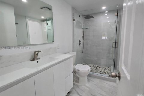Touwnhouse à louer à Homestead, Floride: 2 chambres, 259.48 m2 № 2432559 - photo 12