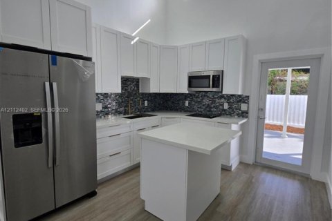 Touwnhouse à louer à Homestead, Floride: 2 chambres, 259.48 m2 № 2432559 - photo 7