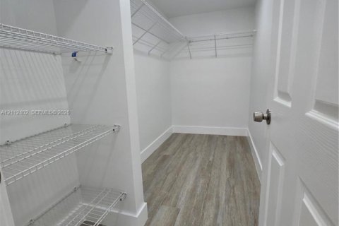 Touwnhouse à louer à Homestead, Floride: 2 chambres, 259.48 m2 № 2432559 - photo 11