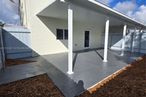 Touwnhouse à louer à Homestead, Floride: 2 chambres, 259.48 m2 № 2432559 - photo 17
