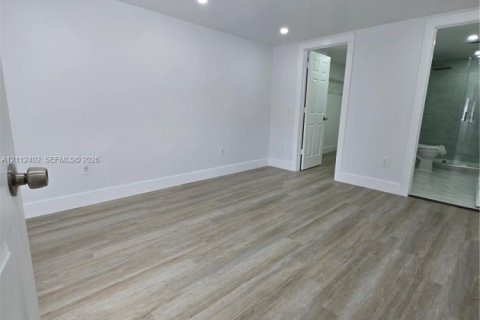 Touwnhouse à louer à Homestead, Floride: 2 chambres, 259.48 m2 № 2432559 - photo 13