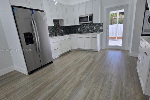 Touwnhouse à louer à Homestead, Floride: 2 chambres, 259.48 m2 № 2432559 - photo 2