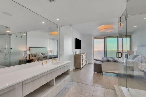 Condo in Miami, Florida, 3 bedrooms  № 2254425 - photo 21