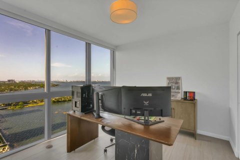 Condo in Miami, Florida, 3 bedrooms  № 2254425 - photo 27