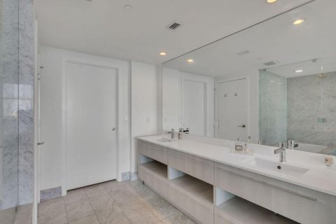 Condo in Miami, Florida, 3 bedrooms  № 2254425 - photo 22