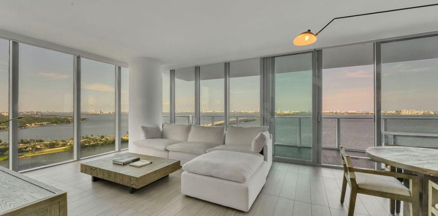 Condo in Miami, Florida, 3 bedrooms  № 2254425