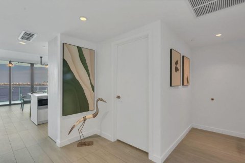 Condo in Miami, Florida, 3 bedrooms  № 2254425 - photo 2