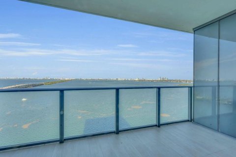 Condo in Miami, Florida, 3 bedrooms  № 2254425 - photo 24