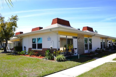 Condominio en venta en Holiday, Florida, 2 dormitorios, 71.35 m2 № 1577265 - foto 1