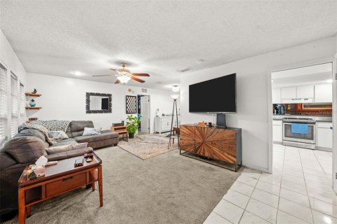 House in Brandon, Florida 4 bedrooms, 183.39 sq.m. № 1894566 - photo 4