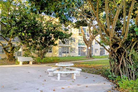 Купить кондоминиум в Холливуд, Флорида 1 спальня, 65.96м2, № 1987112 - фото 4