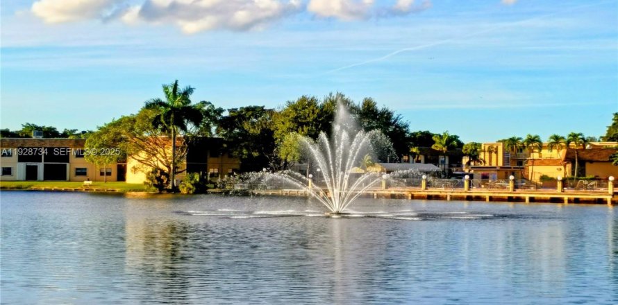 Кондоминиум с 1 спальней в Холливуд, Флорида № 1987112