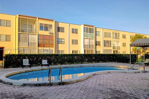 Купить кондоминиум в Холливуд, Флорида 1 спальня, 65.96м2, № 1987112 - фото 9