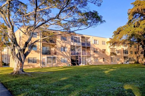 Купить кондоминиум в Холливуд, Флорида 1 спальня, 65.96м2, № 1987112 - фото 5