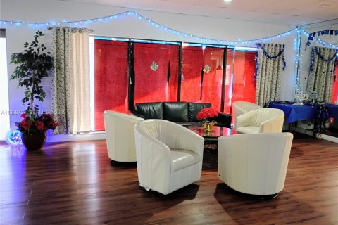 Купить кондоминиум в Холливуд, Флорида 1 спальня, 65.96м2, № 1987112 - фото 26