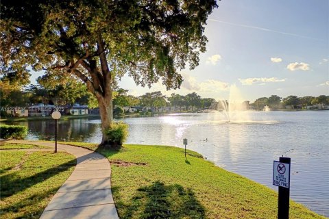 Купить кондоминиум в Холливуд, Флорида 1 спальня, 65.96м2, № 1987112 - фото 3