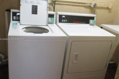 Снять в аренду кондоминиум в Майами, Флорида 2 спальни, 90.67м2, № 1989533 - фото 15