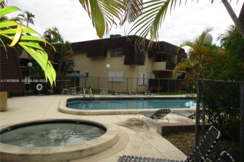 Снять в аренду кондоминиум в Майами, Флорида 2 спальни, 90.67м2, № 1989533 - фото 14