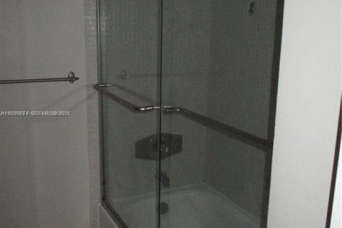 Снять в аренду кондоминиум в Майами, Флорида 2 спальни, 90.67м2, № 1989533 - фото 8