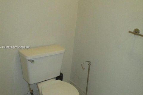 Снять в аренду кондоминиум в Майами, Флорида 2 спальни, 90.67м2, № 1989533 - фото 10