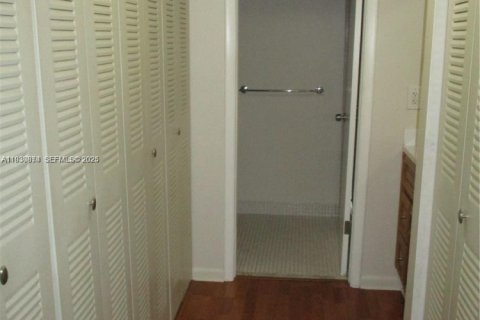 Снять в аренду кондоминиум в Майами, Флорида 2 спальни, 90.67м2, № 1989533 - фото 12