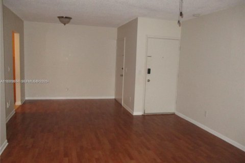 Снять в аренду кондоминиум в Майами, Флорида 2 спальни, 90.67м2, № 1989533 - фото 4