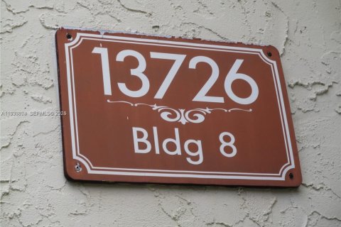 Снять в аренду кондоминиум в Майами, Флорида 2 спальни, 90.67м2, № 1989533 - фото 2