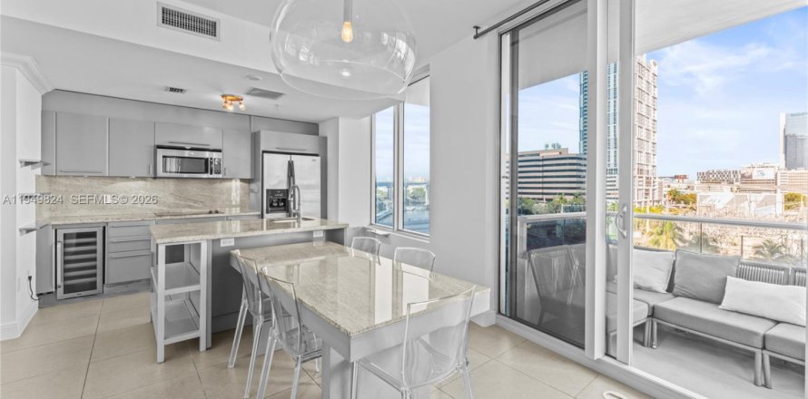 Кондоминиум с 2 спальнями в Майами, Флорида № 2007520