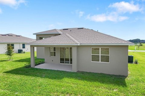 House in Weeki Wachee, Florida 3 bedrooms, 174.66 sq.m. № 2431764 - photo 7