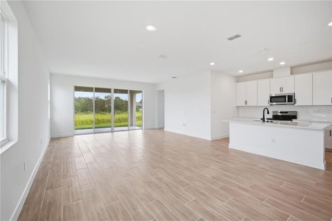 House in Weeki Wachee, Florida 3 bedrooms, 174.66 sq.m. № 2431764 - photo 15