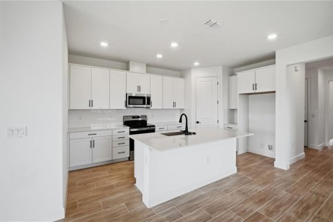 House in Weeki Wachee, Florida 3 bedrooms, 174.66 sq.m. № 2431764 - photo 18