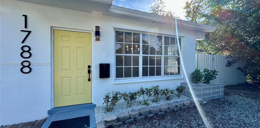 Дом в Норт-Майами-Бич, Флорида 2 спальни, 83.61м2 № 1989671