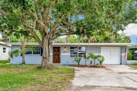 House in Port Richey, Florida 3 bedrooms, 84.36 sq.m. № 2126443