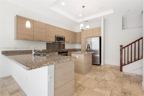 Townhouse in Doral, Florida 3 bedrooms, 173.26 sq.m. № 1892384 - photo 4