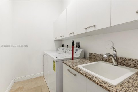 Townhouse in Doral, Florida 3 bedrooms, 173.26 sq.m. № 1892384 - photo 8