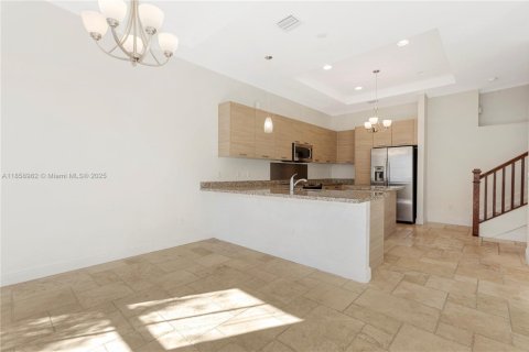 Townhouse in Doral, Florida 3 bedrooms, 173.26 sq.m. № 1892384 - photo 2