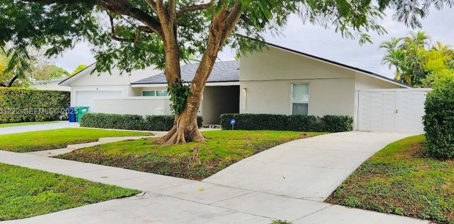 Дом в Майами, Флорида 3 спальни, 204.85м2 № 1989823