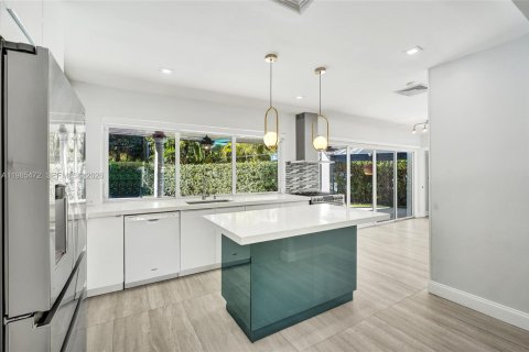 Купить виллу или дом в Майами-Шорс, Флорида 4 спальни, 203.55м2, № 2049575 - фото 28