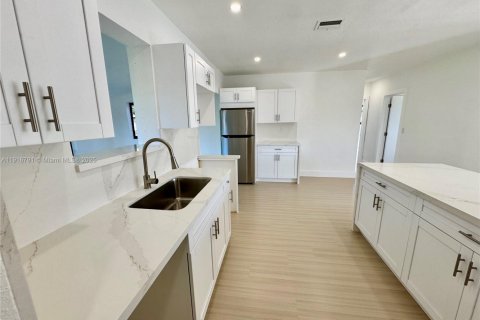 Villa ou maison à vendre à Miami Gardens, Floride: 3 chambres, 104.7 m2 № 1973439 - photo 13