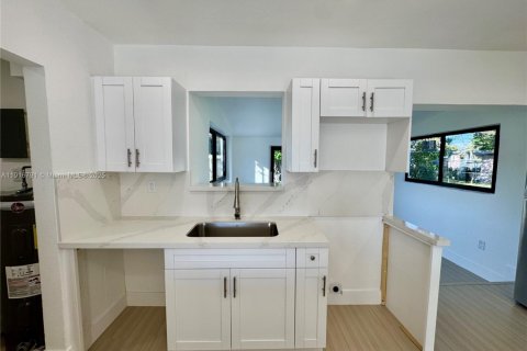 Villa ou maison à vendre à Miami Gardens, Floride: 3 chambres, 104.7 m2 № 1973439 - photo 12