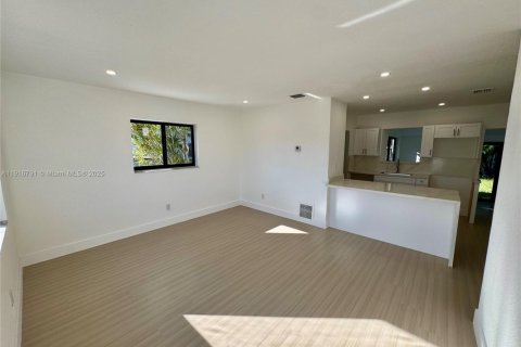 Villa ou maison à vendre à Miami Gardens, Floride: 3 chambres, 104.7 m2 № 1973439 - photo 7