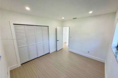 Villa ou maison à vendre à Miami Gardens, Floride: 3 chambres, 104.7 m2 № 1973439 - photo 29