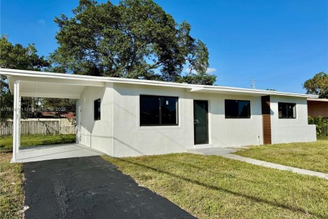 Villa ou maison à vendre à Miami Gardens, Floride: 3 chambres, 104.7 m2 № 1973439 - photo 3