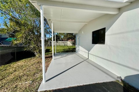 Villa ou maison à vendre à Miami Gardens, Floride: 3 chambres, 104.7 m2 № 1973439 - photo 5
