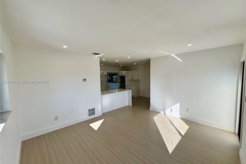 Villa ou maison à vendre à Miami Gardens, Floride: 3 chambres, 104.7 m2 № 1973439 - photo 8