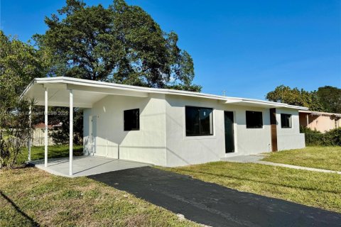 Villa ou maison à vendre à Miami Gardens, Floride: 3 chambres, 104.7 m2 № 1973439 - photo 4