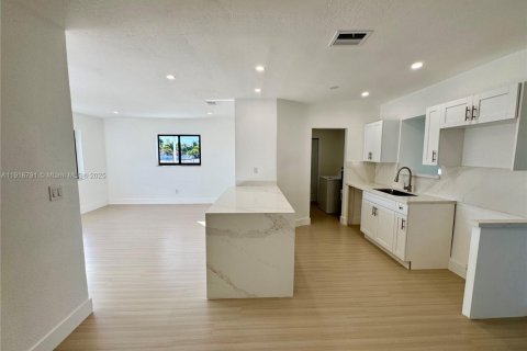 Villa ou maison à vendre à Miami Gardens, Floride: 3 chambres, 104.7 m2 № 1973439 - photo 17